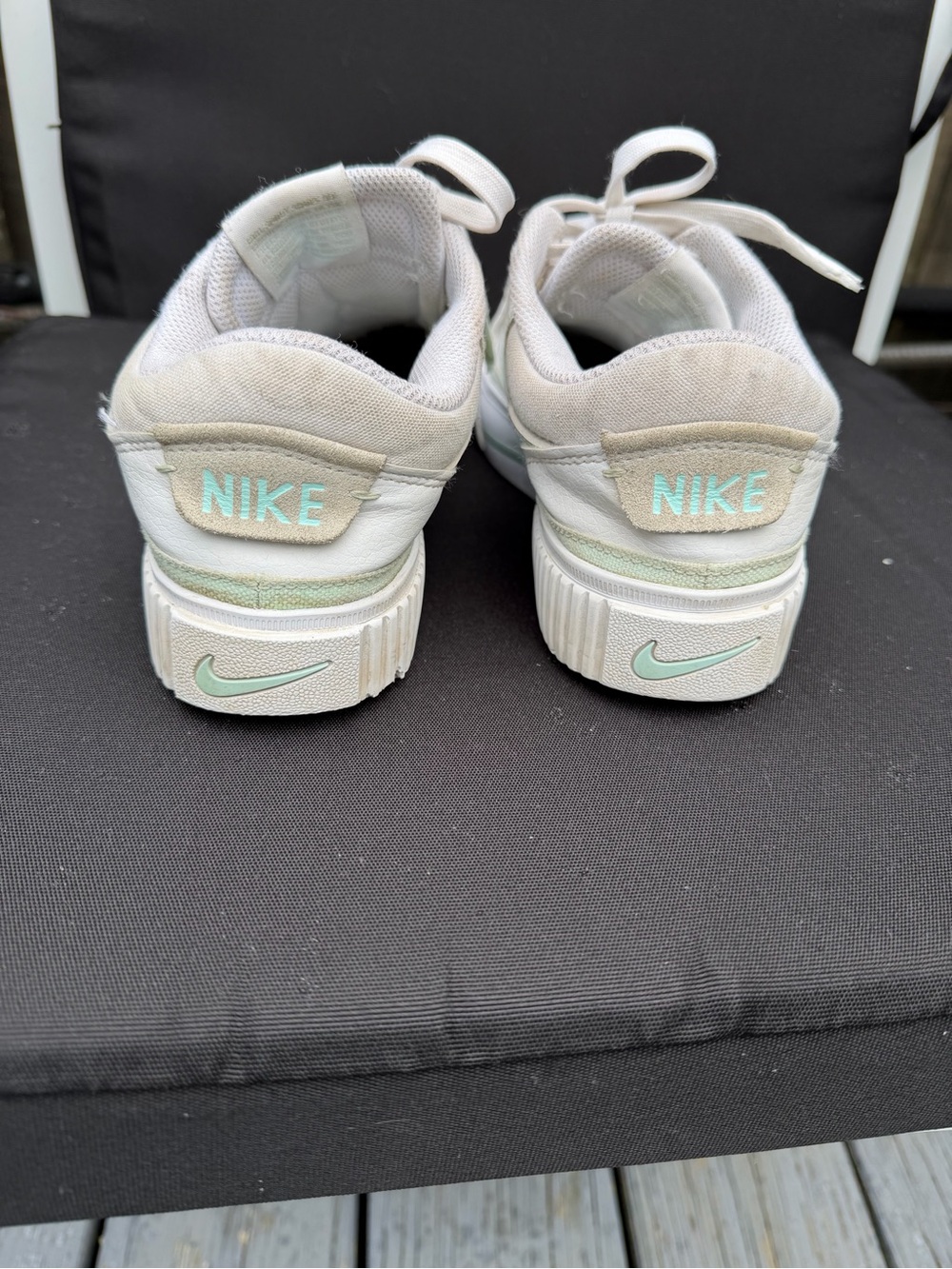 Nike woman’s White Sneakers with Mint Swoosh - Picture 4 of 8